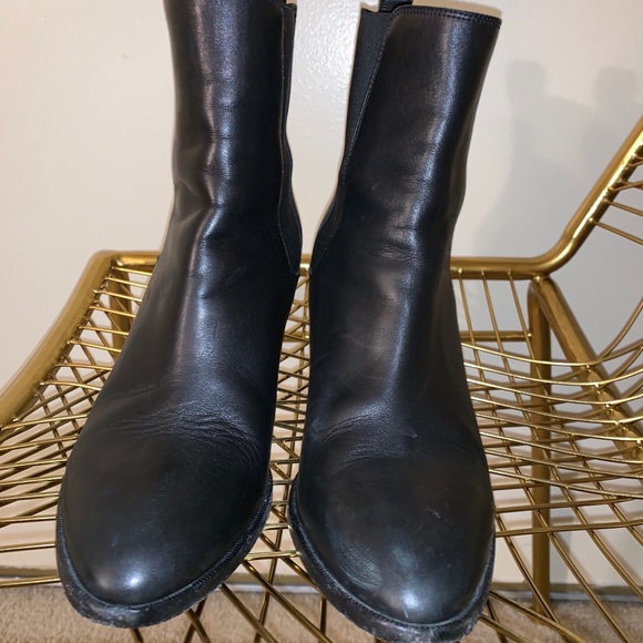 🚨🚨 Burberry high heel Chelsea boot!! Size 40! - Picture 3 of 6